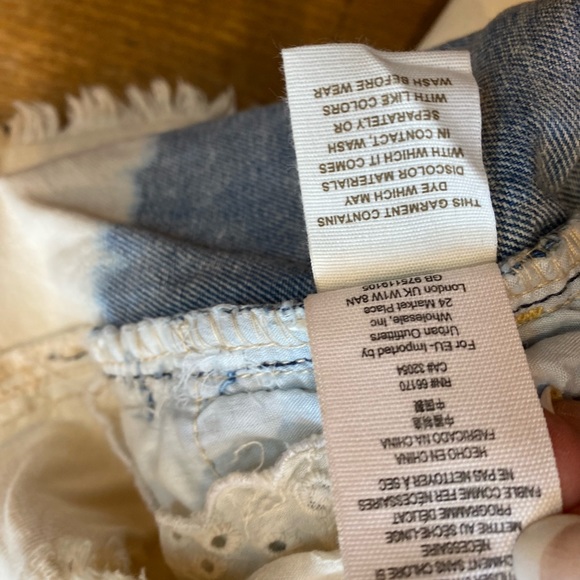 Free People HR Size 10 (30) Cut-off Distressed Faded Bleached Blue Jean Shorts. - Picture 4 of 5